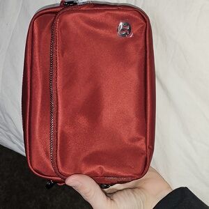 Lululemon Everywhere Crossbody Bag! Nwts! ROCKWOOD! Sold Out. Gunmetal!!